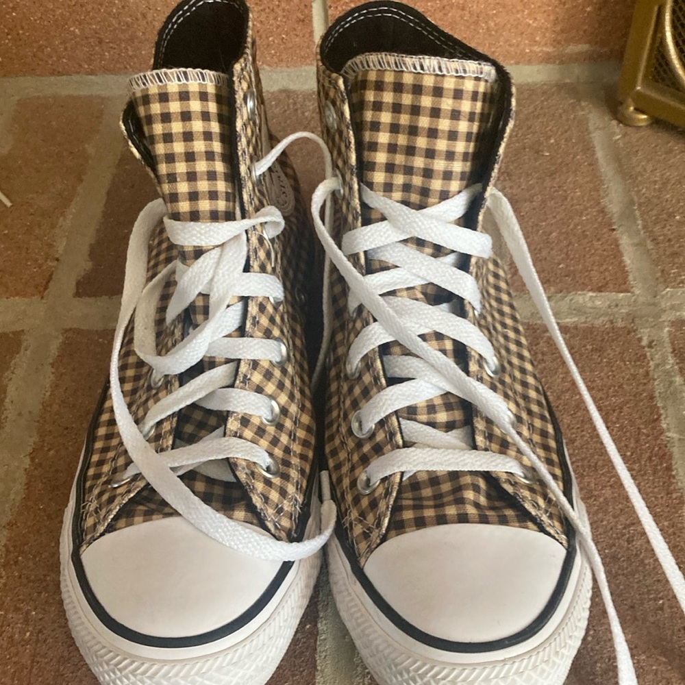 Converse high top shoes- brown checkered Women’s 8/ Men’s 6